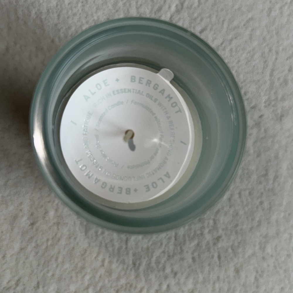 Aloe‎ + Bergamot  Candle - Green - Picture 2 of 15